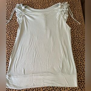 Women’s Size Large shirt. GUC.
